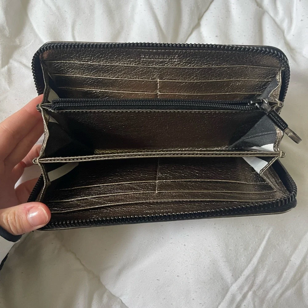 Burberry Metallic Wallet - Picture 4 of 6